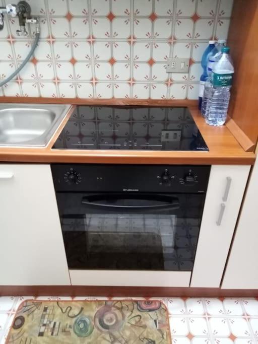 Ampio Monolocale Con Terrazzo - A 2 Passi Dal Mare Leilighet Latte Eksteriør bilde
