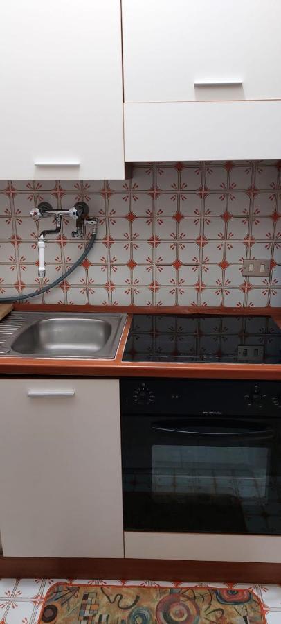 Ampio Monolocale Con Terrazzo - A 2 Passi Dal Mare Leilighet Latte Eksteriør bilde