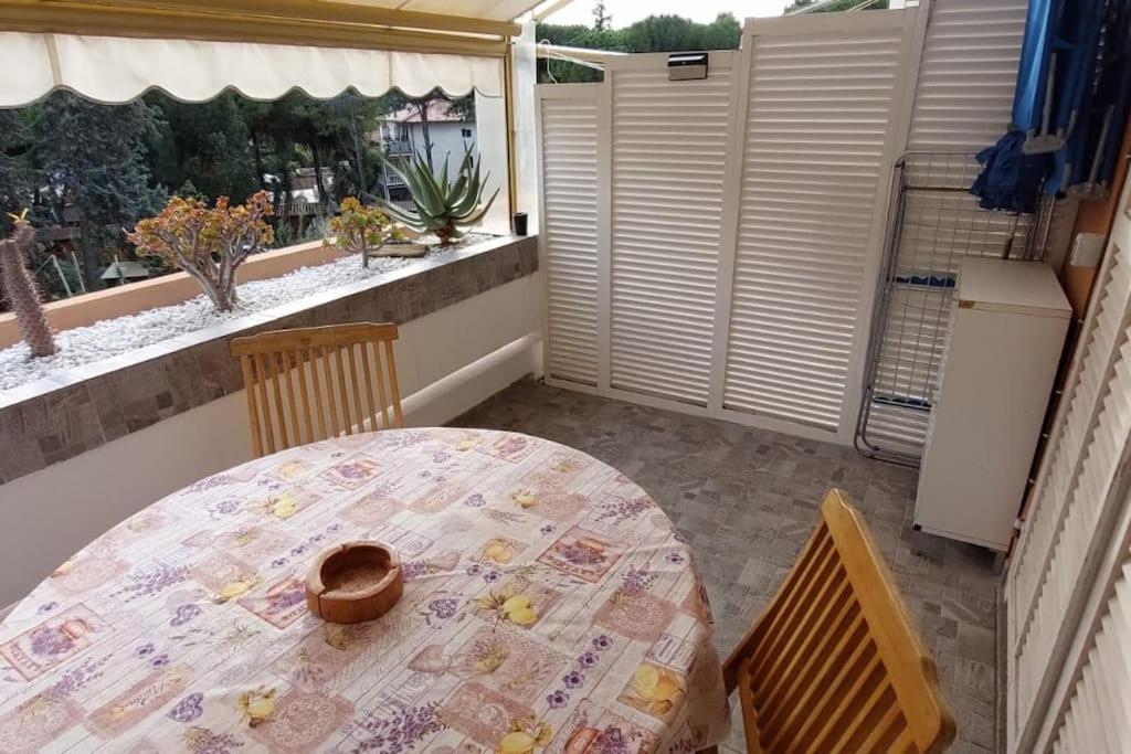 Ampio Monolocale Con Terrazzo - A 2 Passi Dal Mare Leilighet Latte Eksteriør bilde